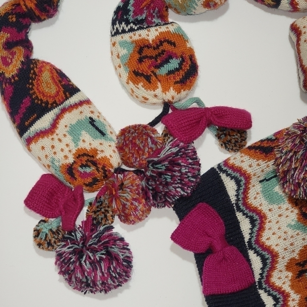 Knit Scarf and Stocking Hat pom poms and bows - Picture 5 of 12